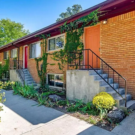 Red Ivy #5 Villa